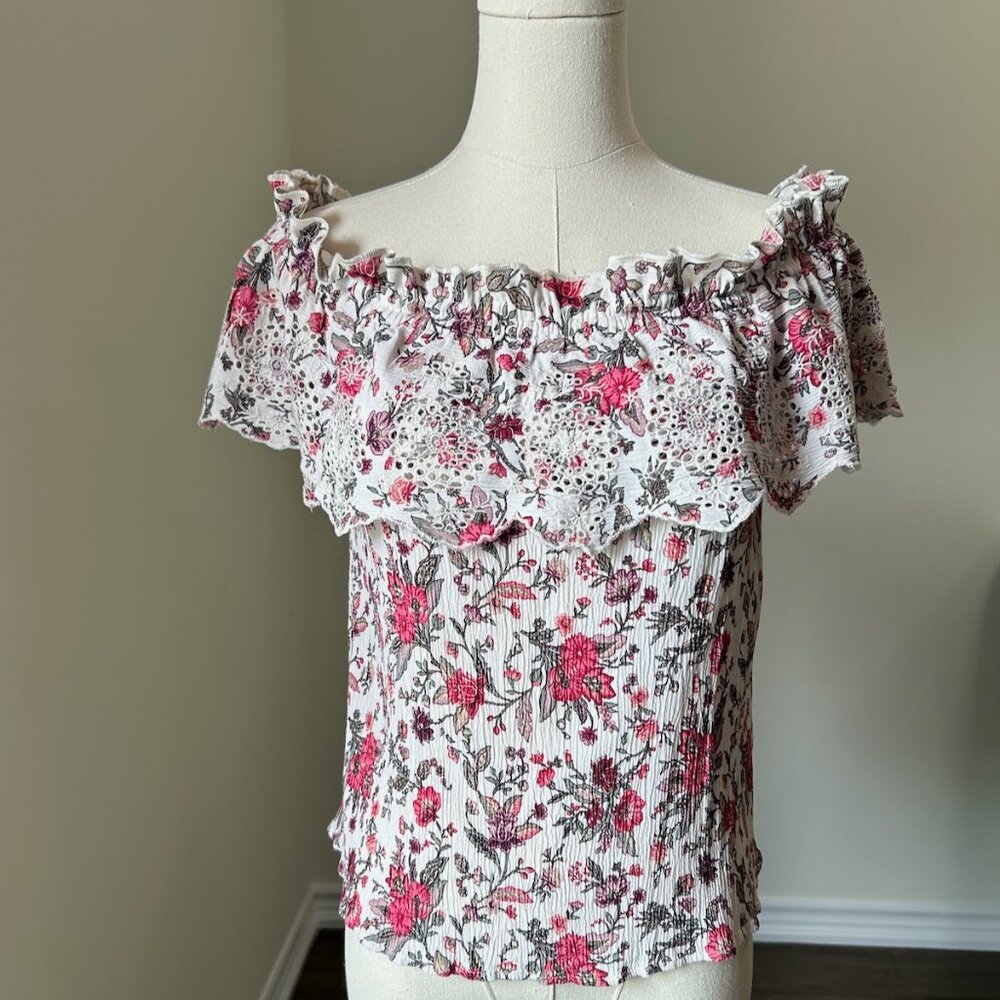American Eagle Off Shoulder White Floral Top w/ Eyelet Detail, Size Medium, EUC